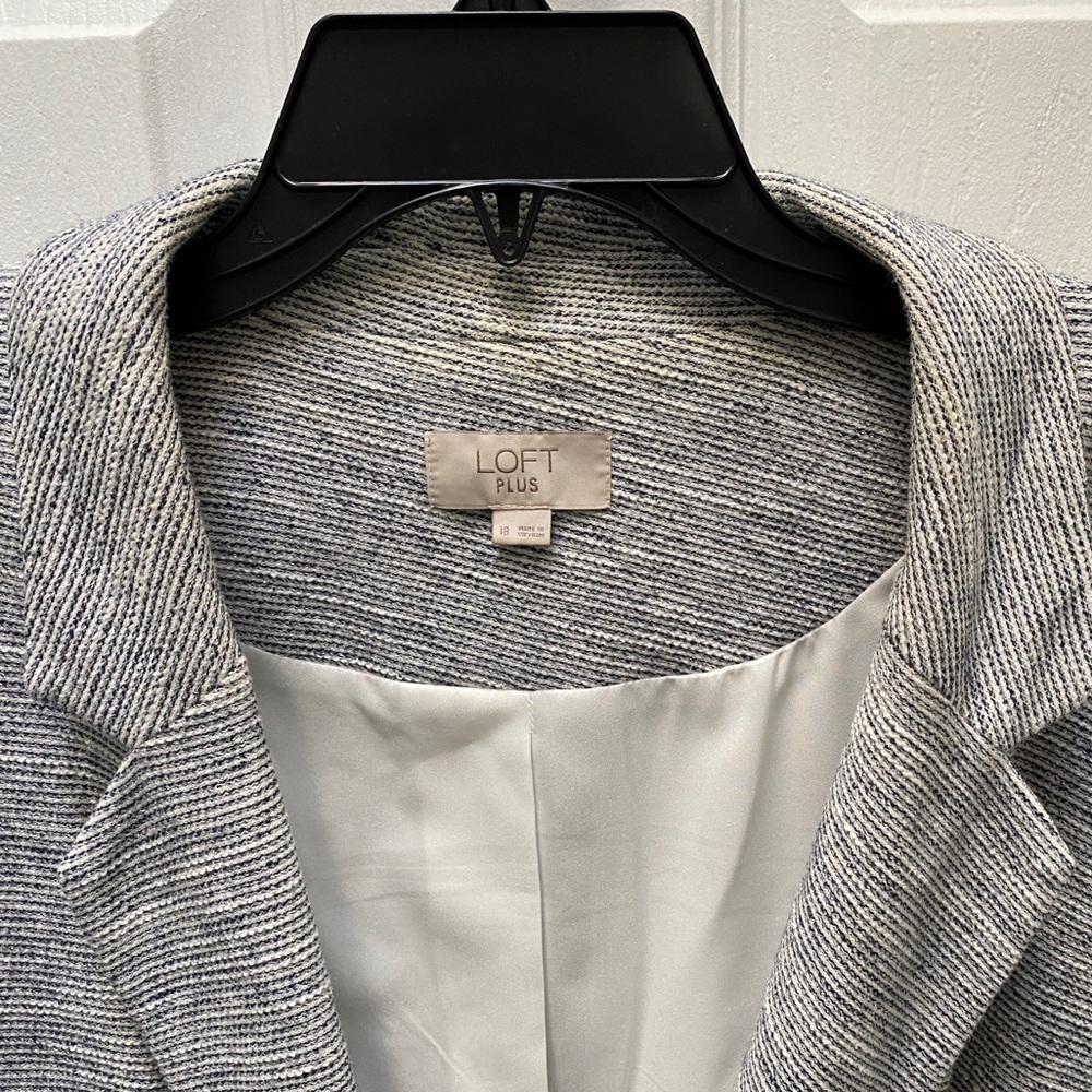 💚LOFT BLAZER - Picture 3 of 3
